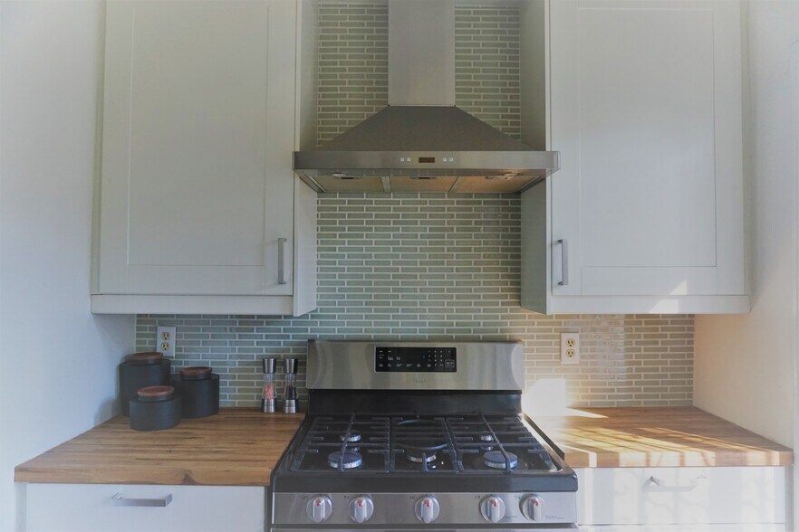 5 burner stove - 3829 Glenfeliz Boulevard