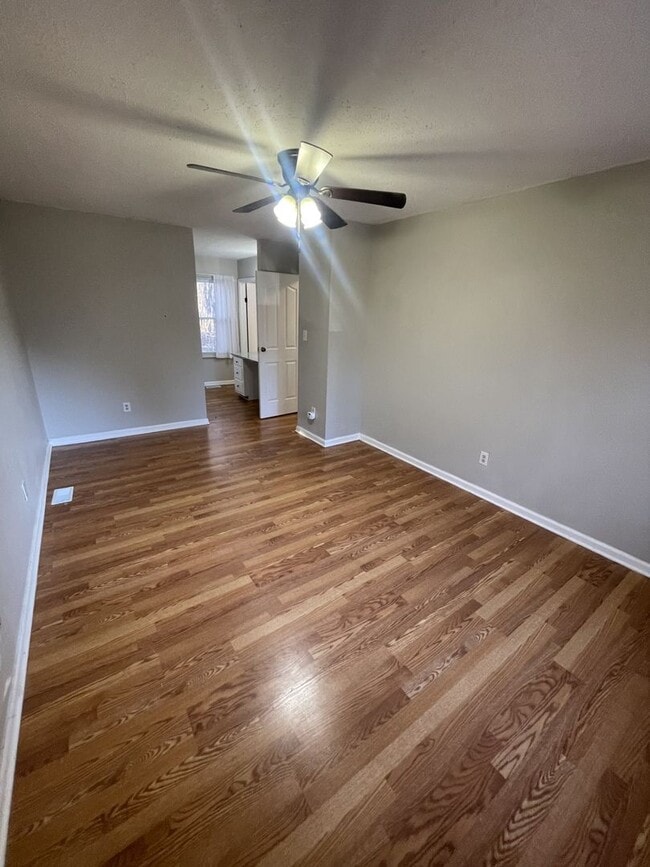 Building Photo - 4 Bd 2 ba house