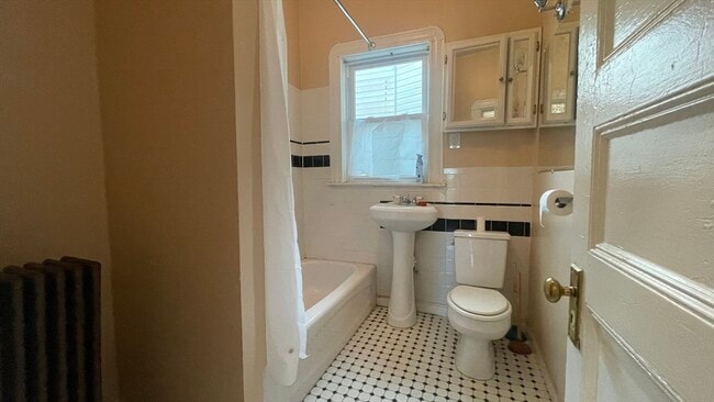 Building Photo - 33 Hollander St