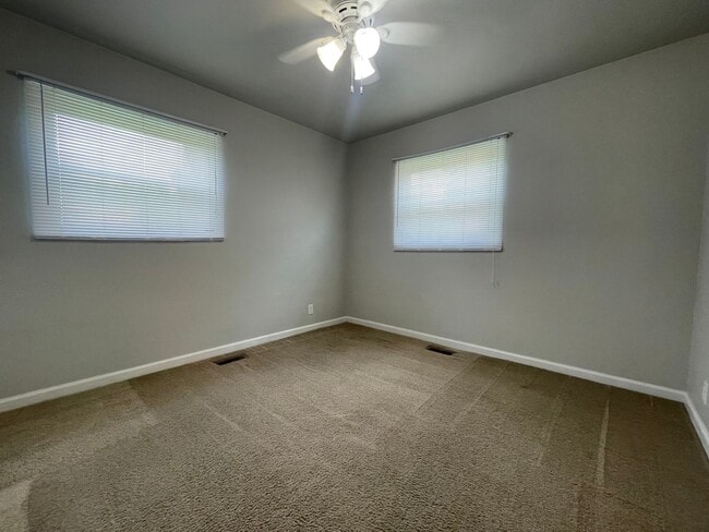 Building Photo - 3BD Home In Highland, IN