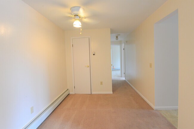 Dining Area - 426 Winthrop Dr