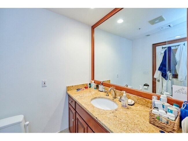 Building Photo - 55 Temple Pl