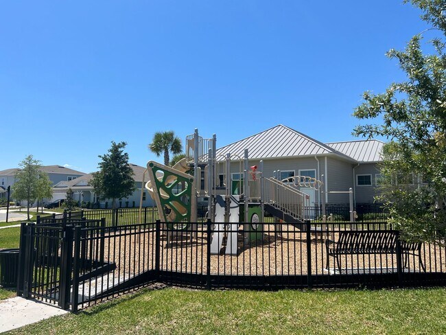 Building Photo - Isles of Lake Nona!! 3 Bedroom 2.5 Bathroom End Unit Townhome