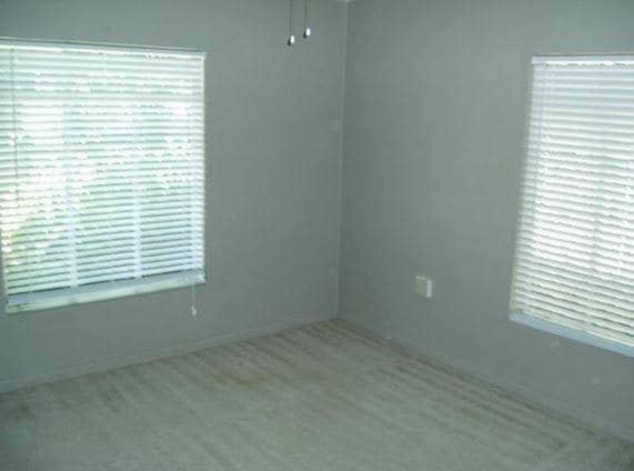 Building Photo - 825 Harris Ave