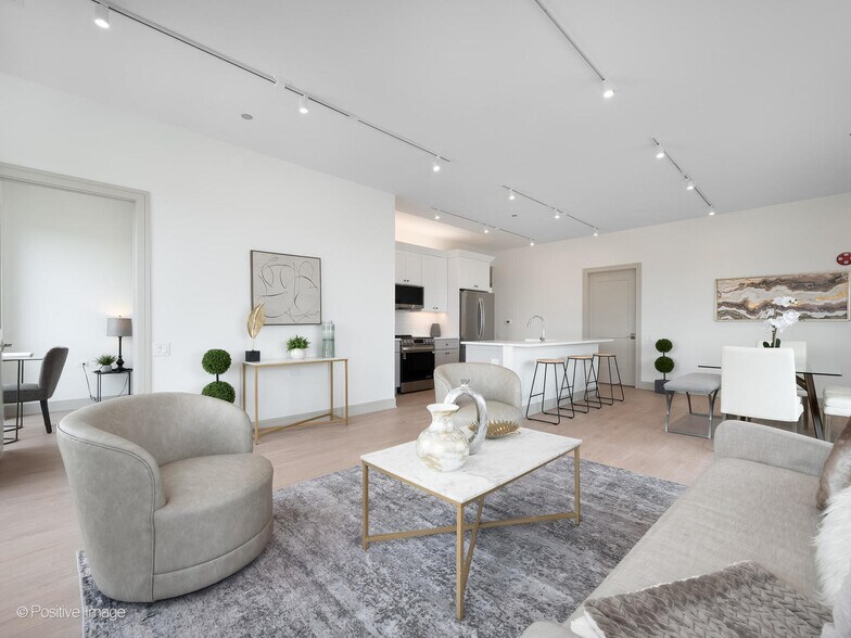 Building Photo - 3202 N Racine Ave