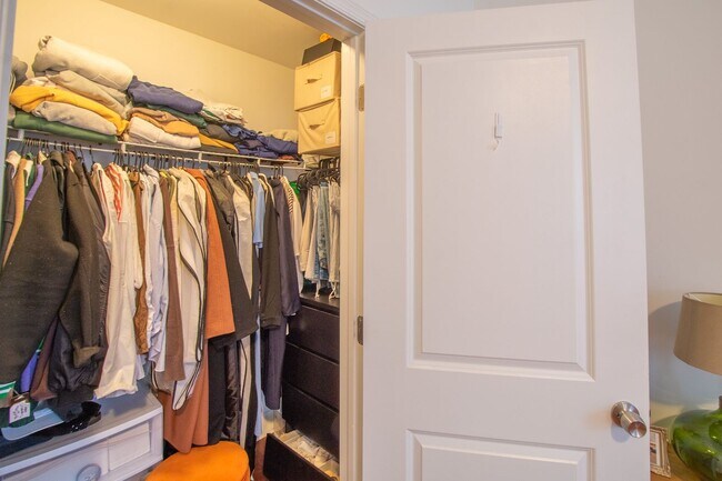 Building Photo - Beautiful Point Breeze Townhome