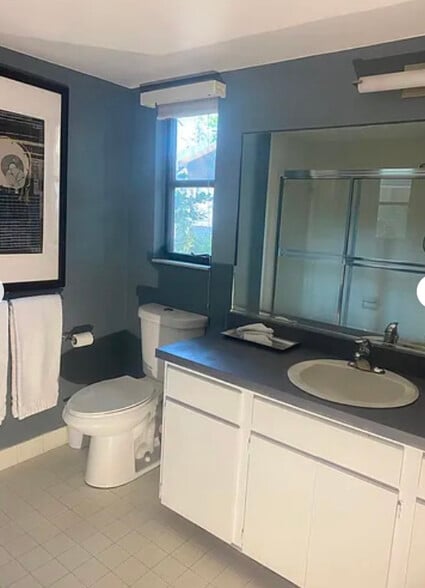 Building Photo - 2156 Wisteria St