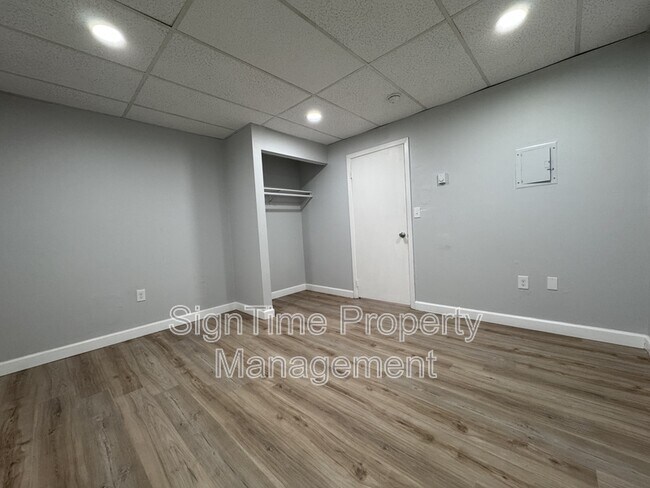 Building Photo - 229 Jonathan St