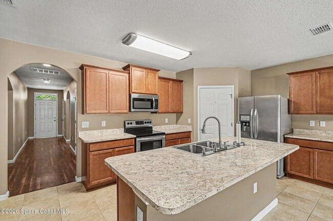 Building Photo - 2650 Falcon Ln