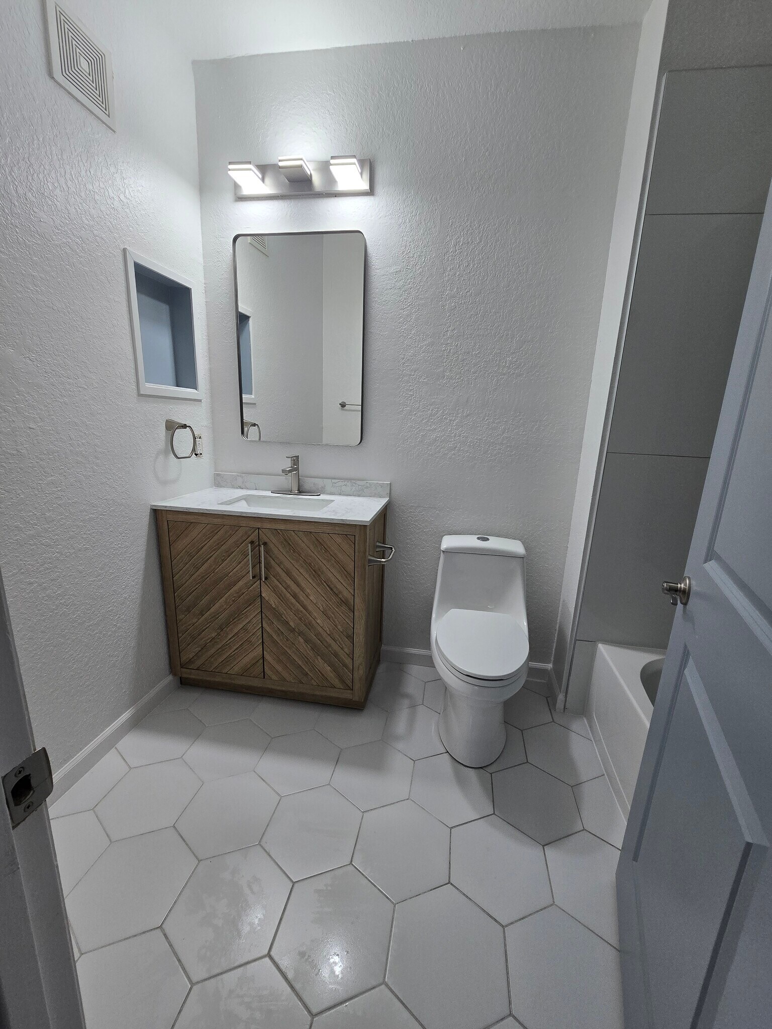 Building Photo - 6137 Metrowest Blvd