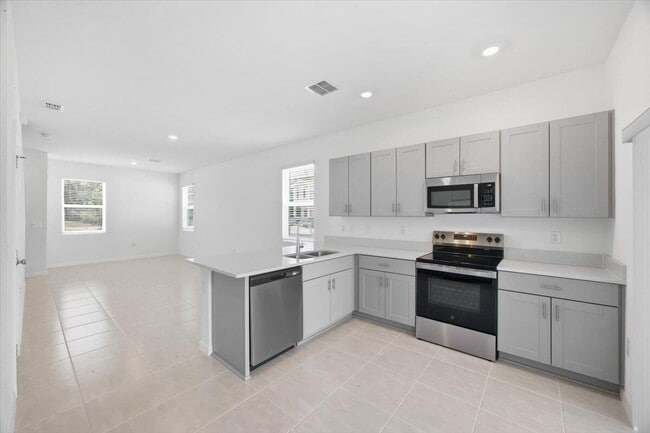 Building Photo - 2840 Skyline Lp