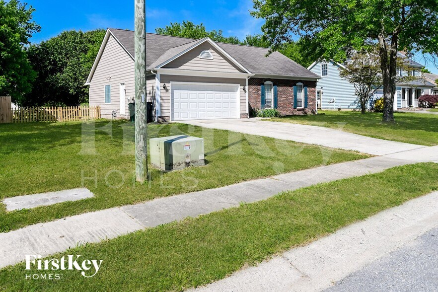 Building Photo - 2501 Oak Leigh Dr