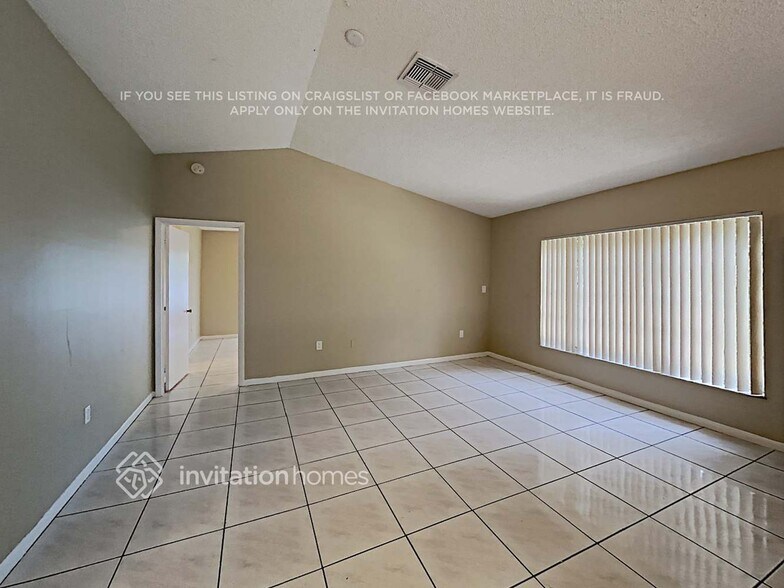 Building Photo - 7215 SW 42nd Ct