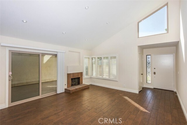 Building Photo - 1 Navarre