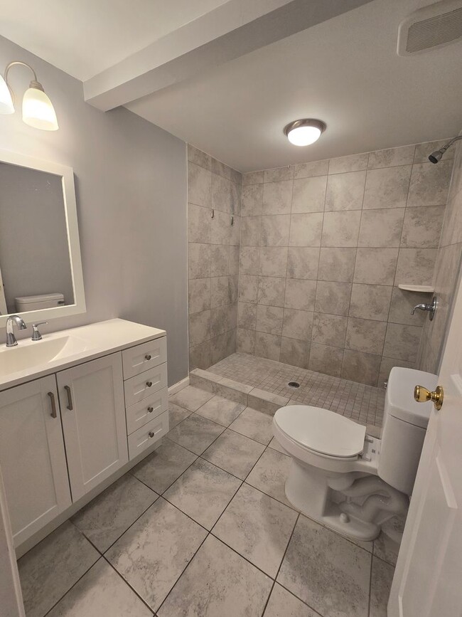 Building Photo - NEW LISTING!!!!!