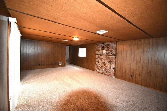 Building Photo - Huge Two Story Home