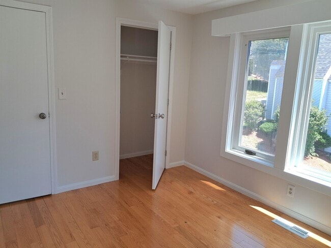 Building Photo - 4 Esquire Cir