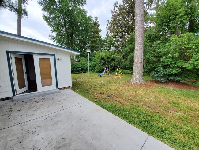 Building Photo - 4940 Brighton Dr