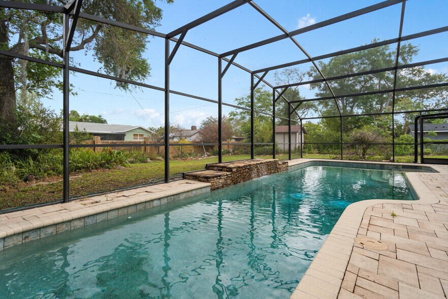 Building Photo - 3419 Seminole Dr