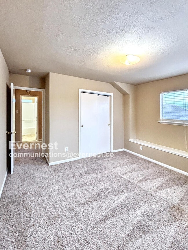 Building Photo - 19402 Sandy Woods Dr