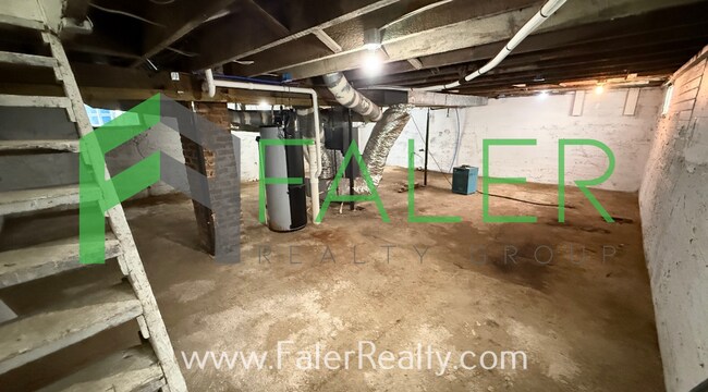 Building Photo - Charming 2-Bedroom Home