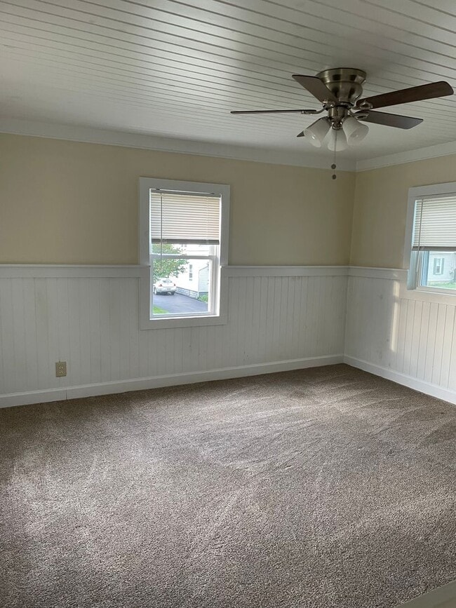 Building Photo - 3 Bedroom 2 Bath House