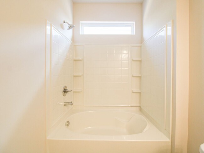 Building Photo - MOVE-IN Ready Home in New Market!