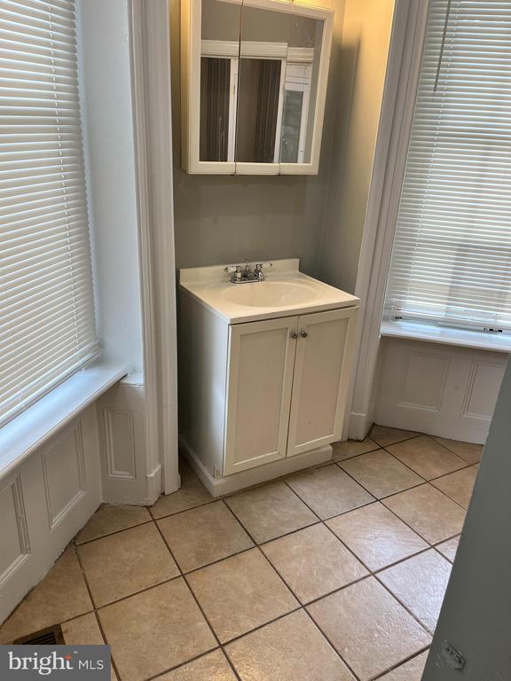 Building Photo - 44 Park St