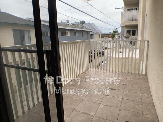 Building Photo - 3747 Yosemite St