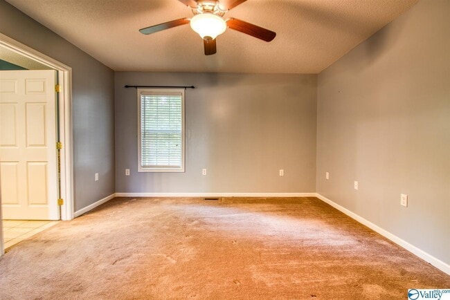 Building Photo - 328 Land Cir