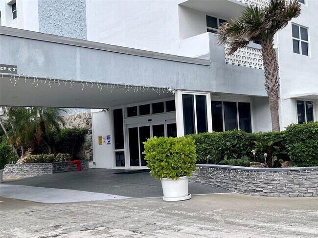 Building Photo - 4250 Galt Ocean Dr