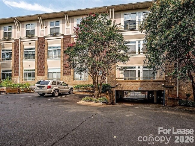 Building Photo - 404 N Laurel Ave