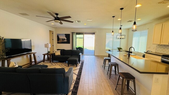 Building Photo - 14424 W Aster Dr