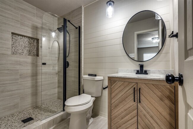 Building Photo - 5096 Thompson Dr
