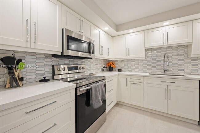 Building Photo - 3500 Galt Ocean Dr