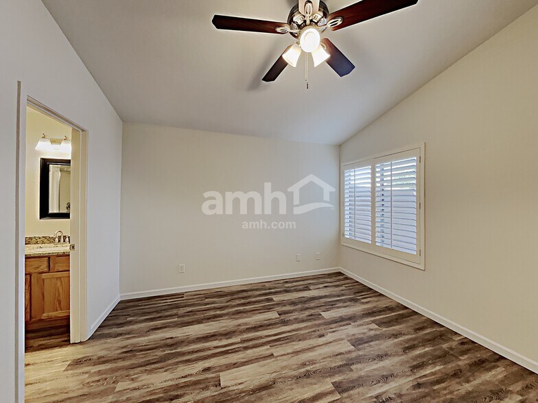 Building Photo - 4722 E Silverwood Dr