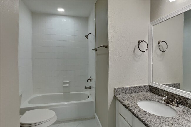 Building Photo - 18327 Bluewater Cove Dr