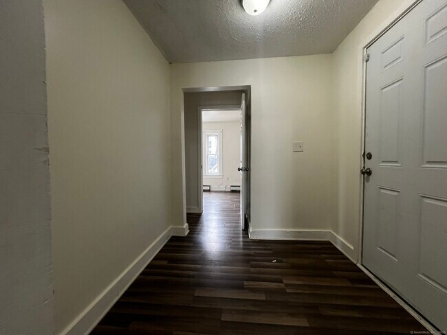 Building Photo - 65 Linsley Ave