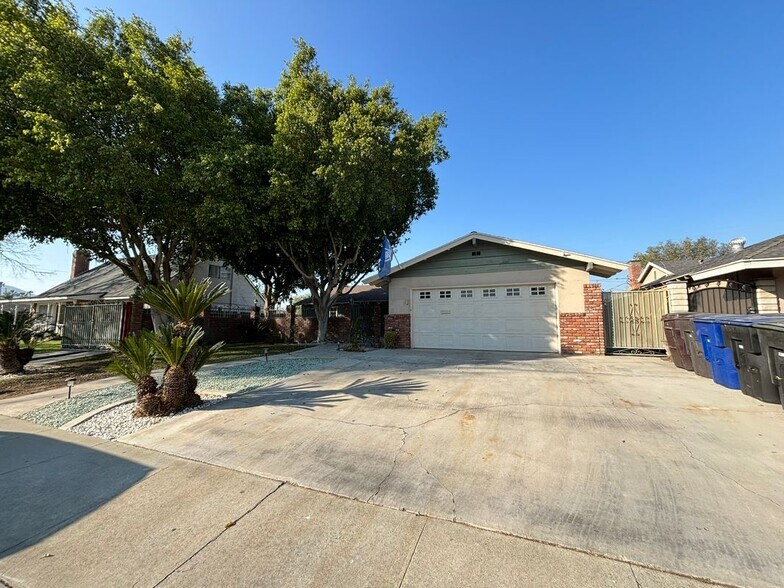 Primary Photo - 10975 Endicott Dr