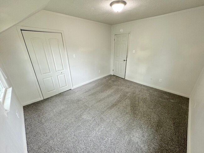 Building Photo - COME MEET YOUR NEW HOME! 2 BEDROOM APARTMENT IN PORTSMOUTH FOR RENT