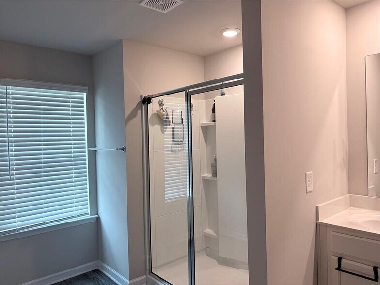Building Photo - 511 Ruths Dr