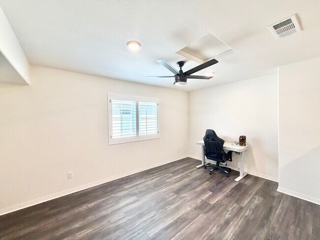 Building Photo - Spacious Heritage Lake Home with Solar & Main-Level Primary Suite