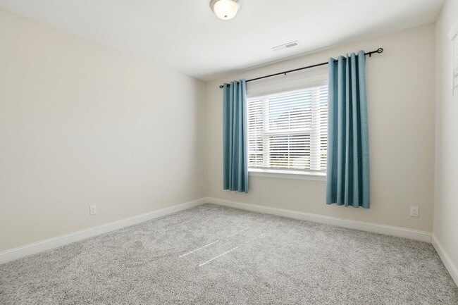 Building Photo - Stunning Home with Main-Level Bedroom, Gourmet Kitchen
