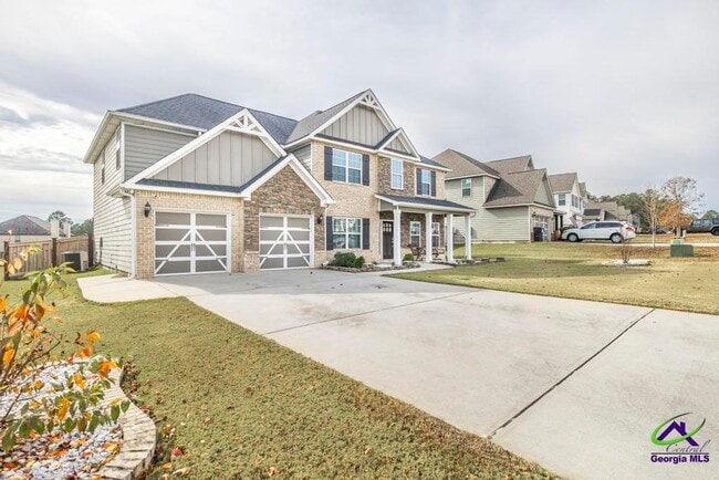 Building Photo - 421 Newport Ave