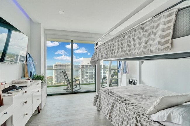 Building Photo - 4000 Island Blvd