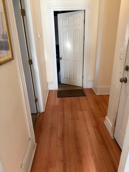 Building Photo - 298 Main St