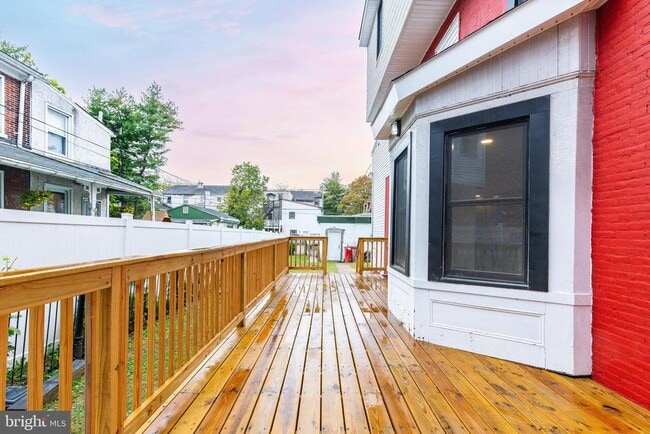 Building Photo - 32 E Elm St