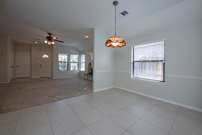 Building Photo - 119 Golfview Ct