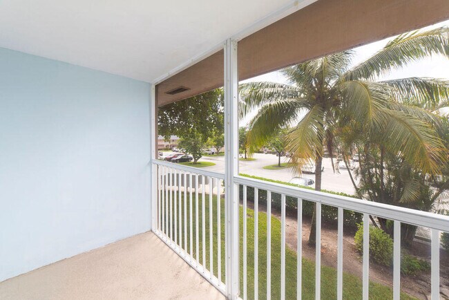 Building Photo - 18081 SE Country Club Dr