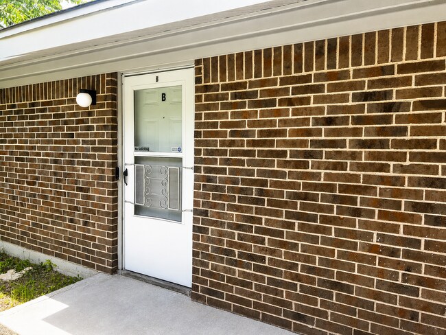 Building Photo - 2211 Wheeler Ave